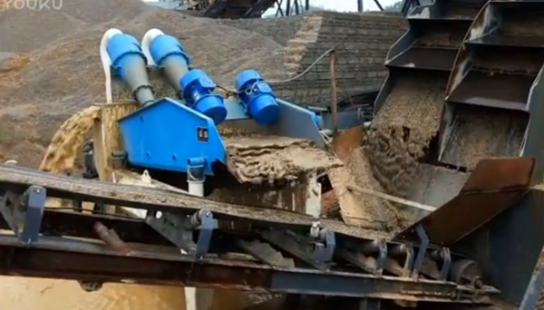 細(xì)沙回收機(jī)現(xiàn)場圖